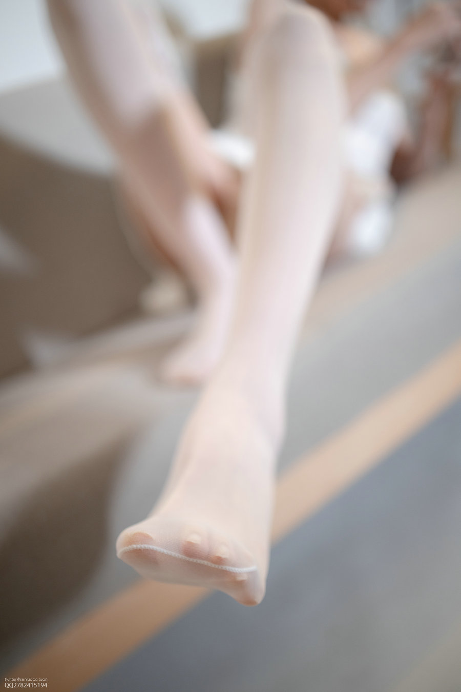 森萝财团写真 – [JKFUN-046] 蕾丝薄高筒白丝 Aika [34P1V-2.24GB]-优选资源网